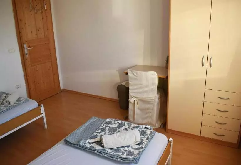 هتل Rooms Busija