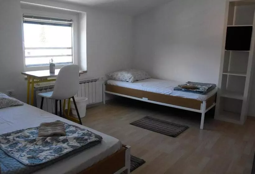 هتل Rooms Busija