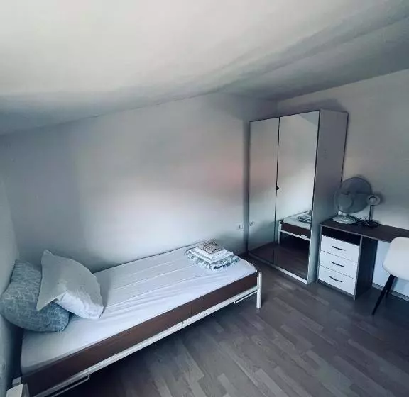 هتل Rooms Busija