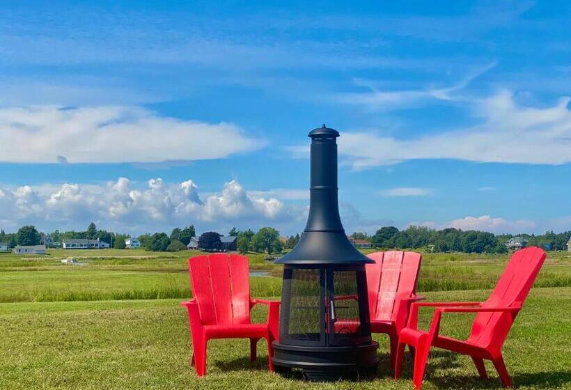 The Waterfront Motel