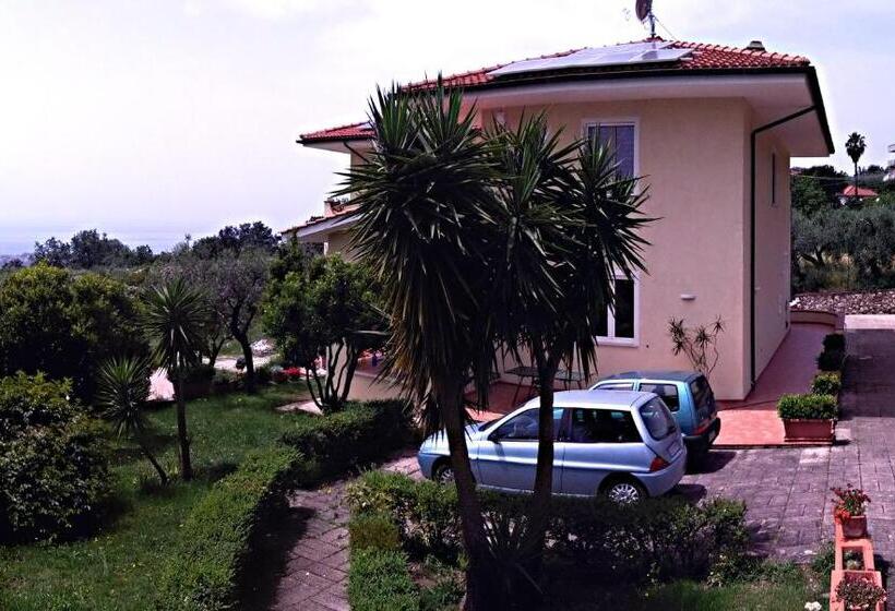 تختخواب و صبحانه Globetrotter