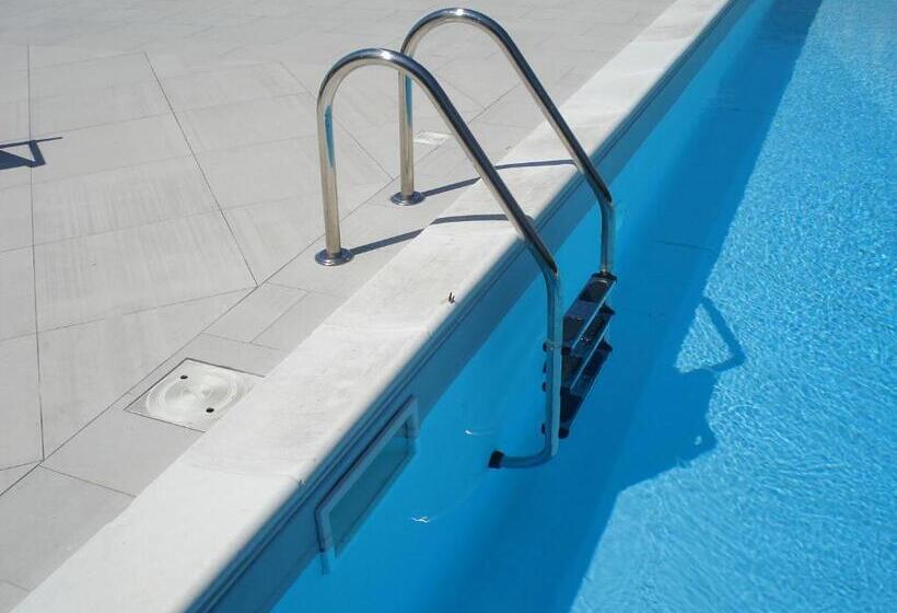 تختخواب و صبحانه Globetrotter