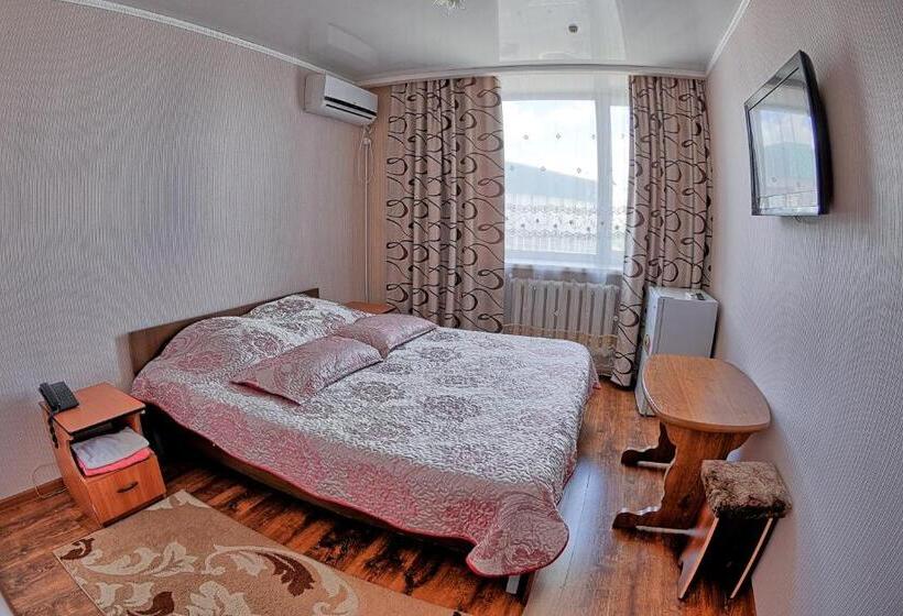 هتل Gostinitsa Tselinnaya