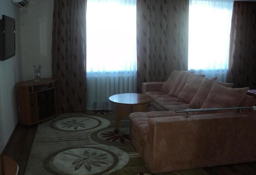 هتل Gostinitsa Tselinnaya