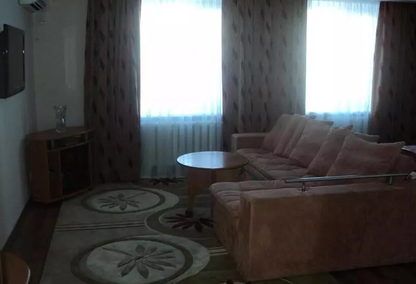 هتل Gostinitsa Tselinnaya