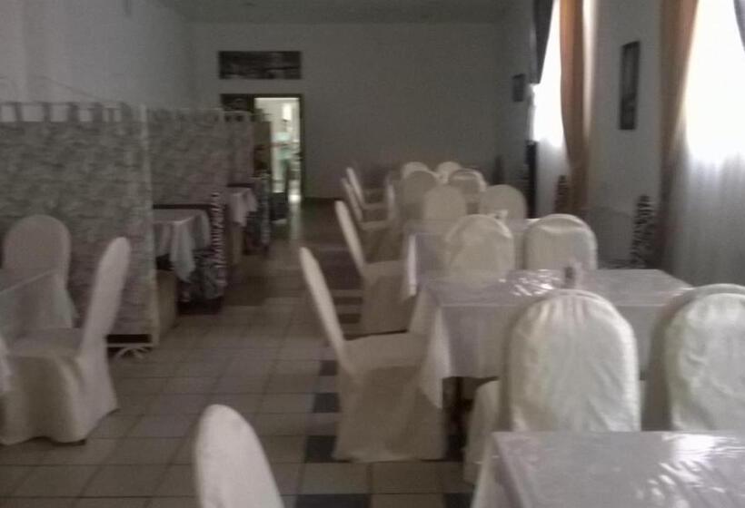 هتل Gostinitsa Tselinnaya