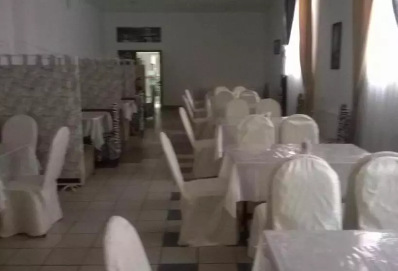 هتل Gostinitsa Tselinnaya