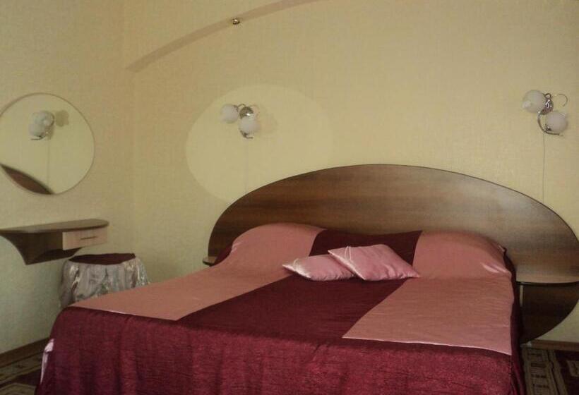 هتل Gostinitsa Tselinnaya