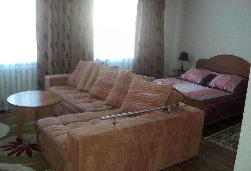 هتل Gostinitsa Tselinnaya