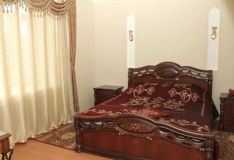 هتل Gostinitsa Tselinnaya