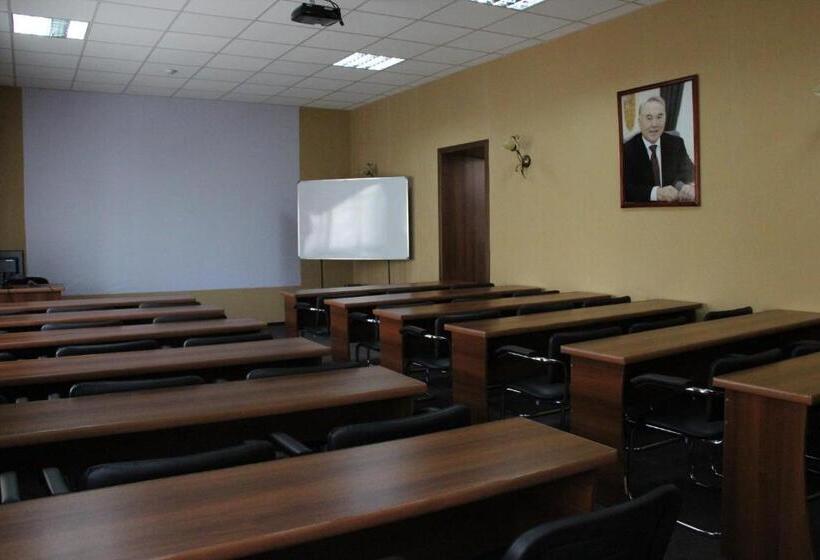 هتل Gostinitsa Tselinnaya