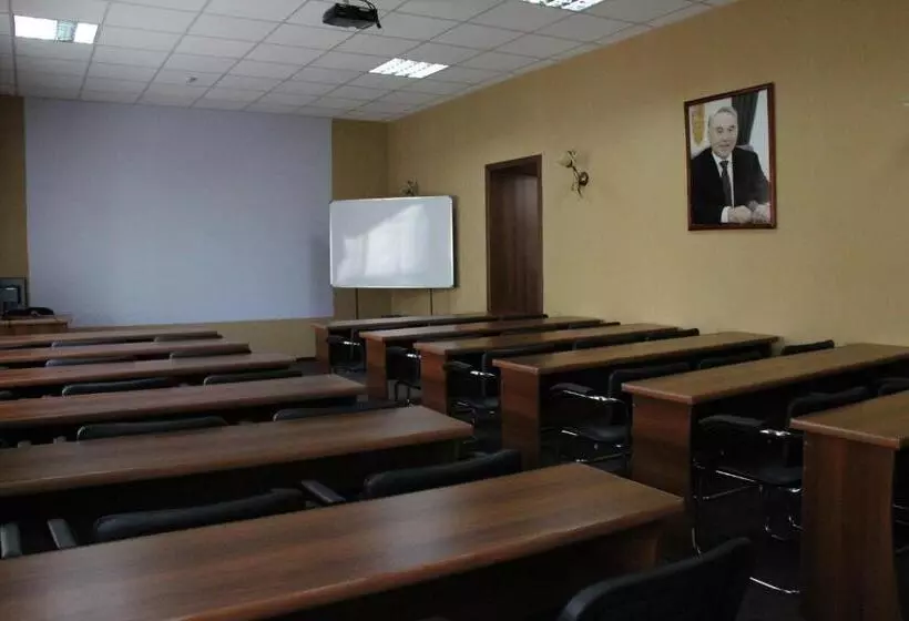 هتل Gostinitsa Tselinnaya