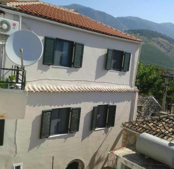 پانسیون Janis Castle Apartment