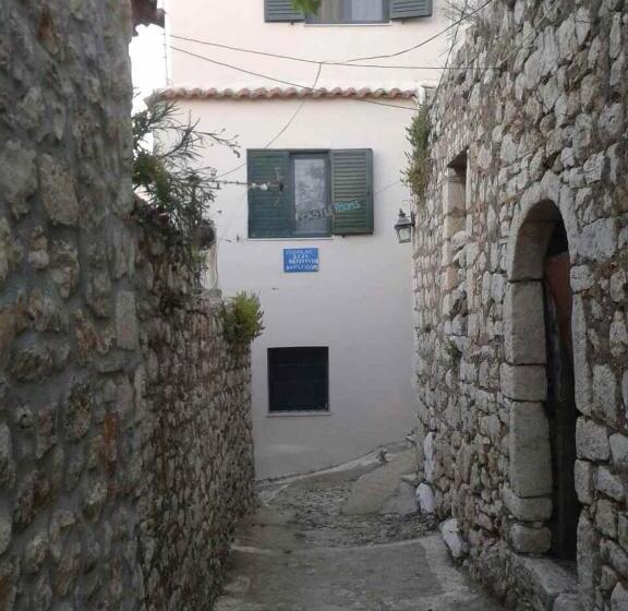 پانسیون Janis Castle Apartment