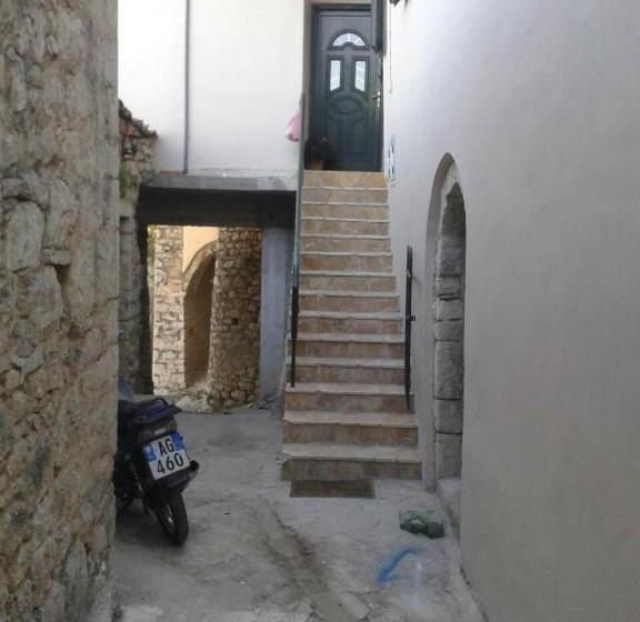 پانسیون Janis Castle Apartment