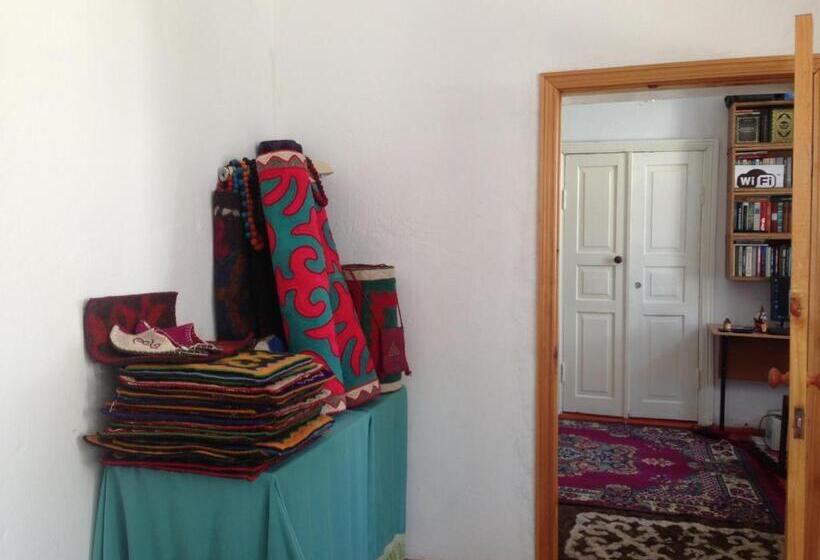 پانسیون Shyrdak Travel