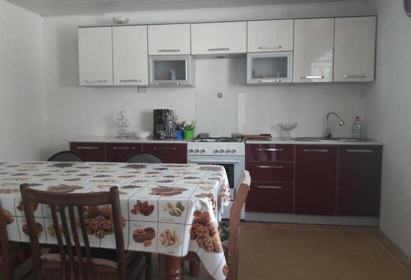 پانسیون Shyrdak Travel