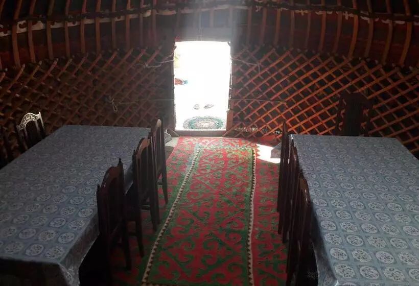 پانسیون Shyrdak Travel
