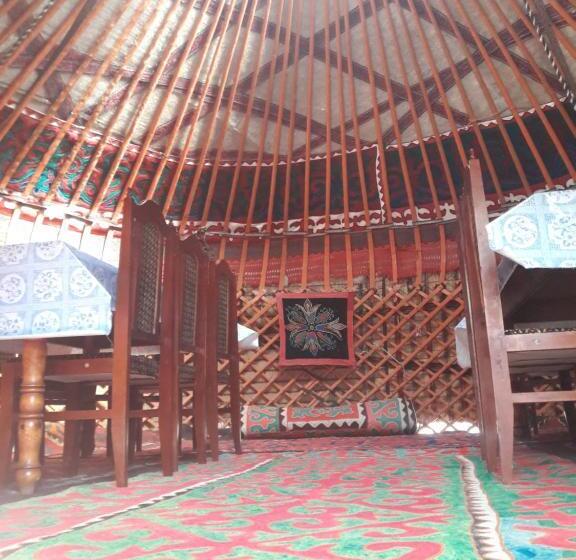 پانسیون Shyrdak Travel