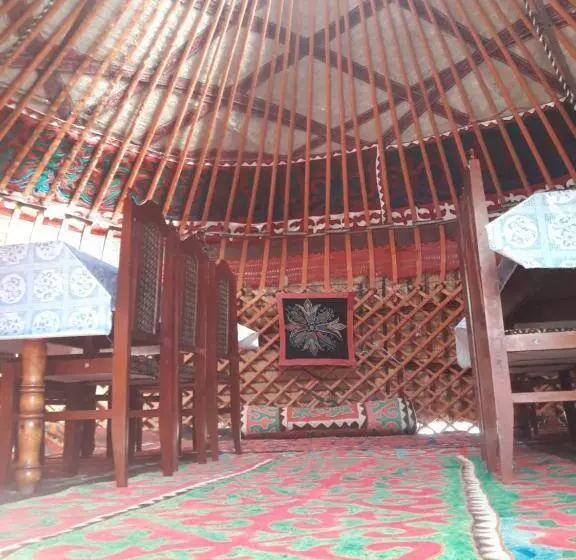 پانسیون Shyrdak Travel