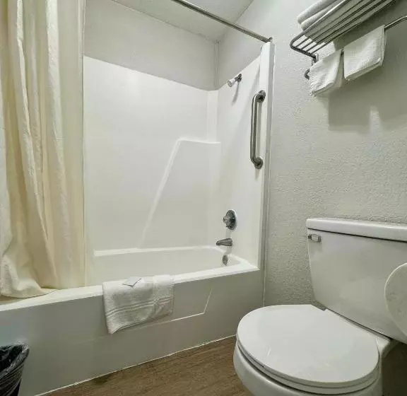 ユースホステル Rodeway Inn Church Hill   Tri Cities Area