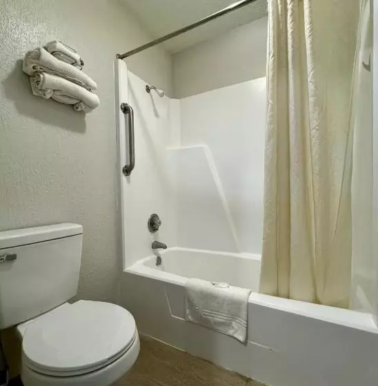 ユースホステル Rodeway Inn Church Hill   Tri Cities Area