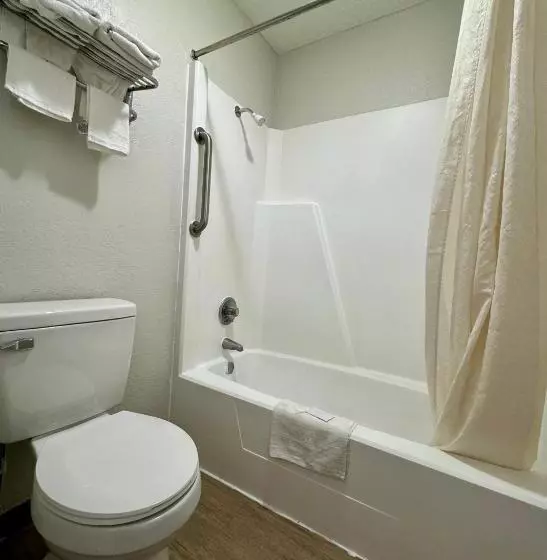 ユースホステル Rodeway Inn Church Hill   Tri Cities Area