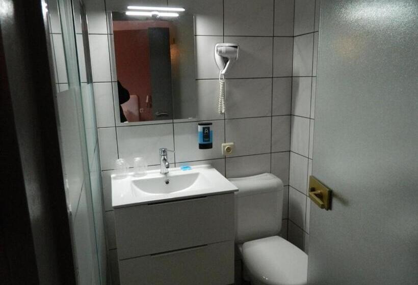 בית מלון כפרי Family