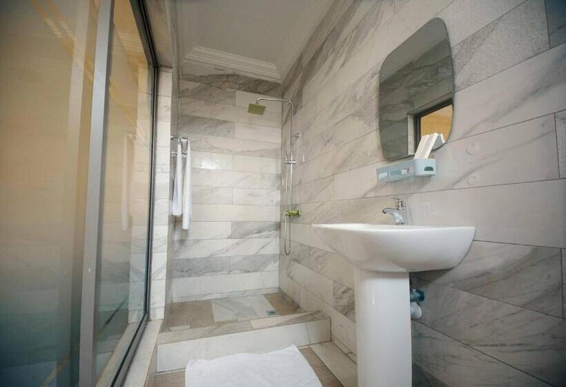 هتل Cocktail And Dreams