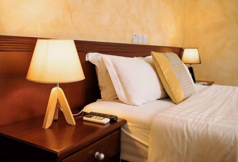 هتل Cocktail And Dreams