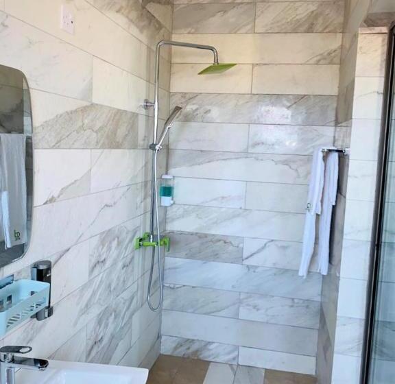 هتل Cocktail And Dreams