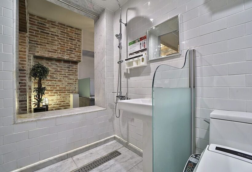 Hotel February Suseong