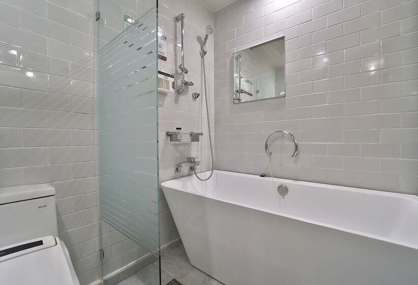 Hotel February Suseong