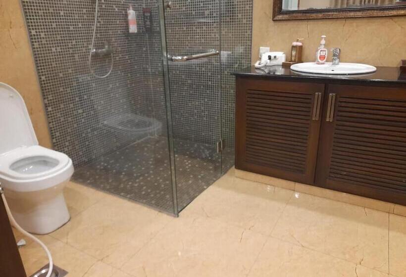 Grand Regent Hotel & Suites