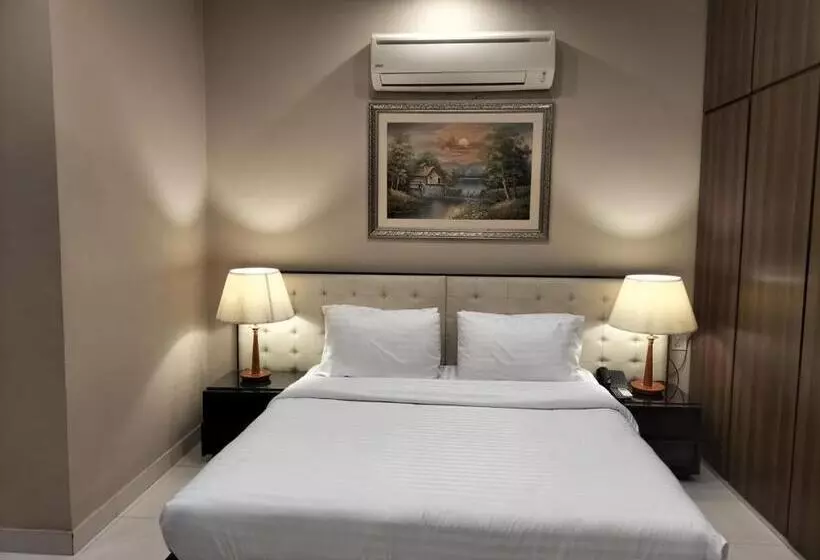 Grand Regent Hotel & Suites