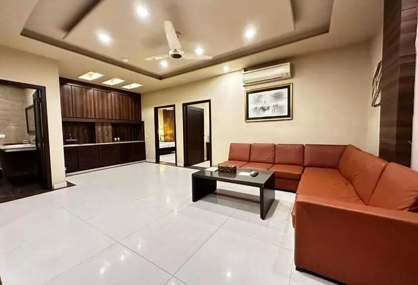 Grand Regent Hotel & Suites