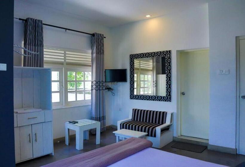 هتل Homies Place   Bistro