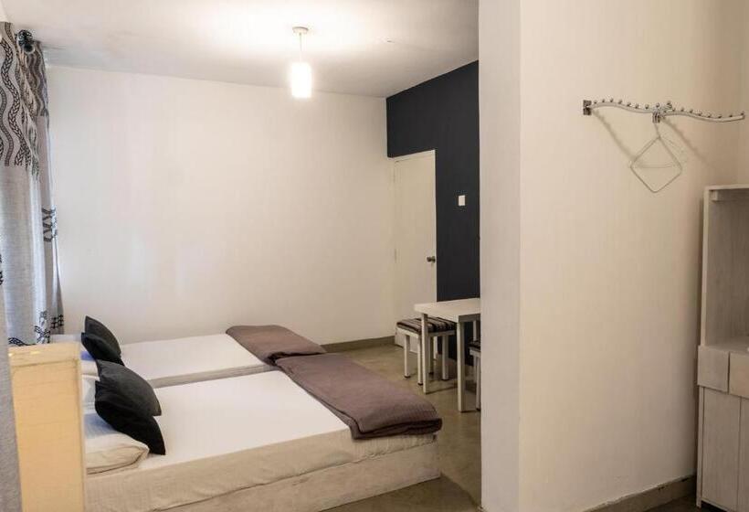 هتل Homies Place   Bistro