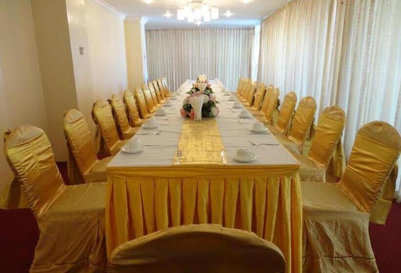 هتل Mawlamyine Strand