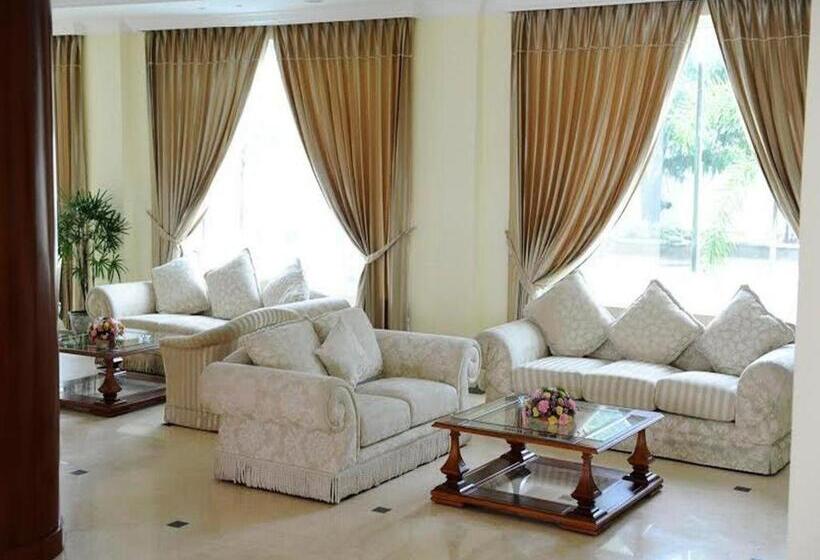 هتل Mawlamyine Strand