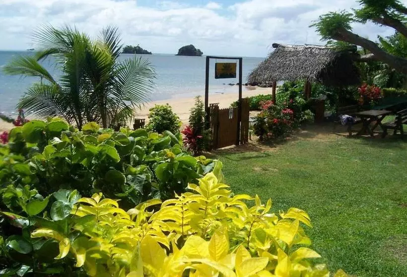 Lomakeskus Coconut Grove Beachfront Cottages