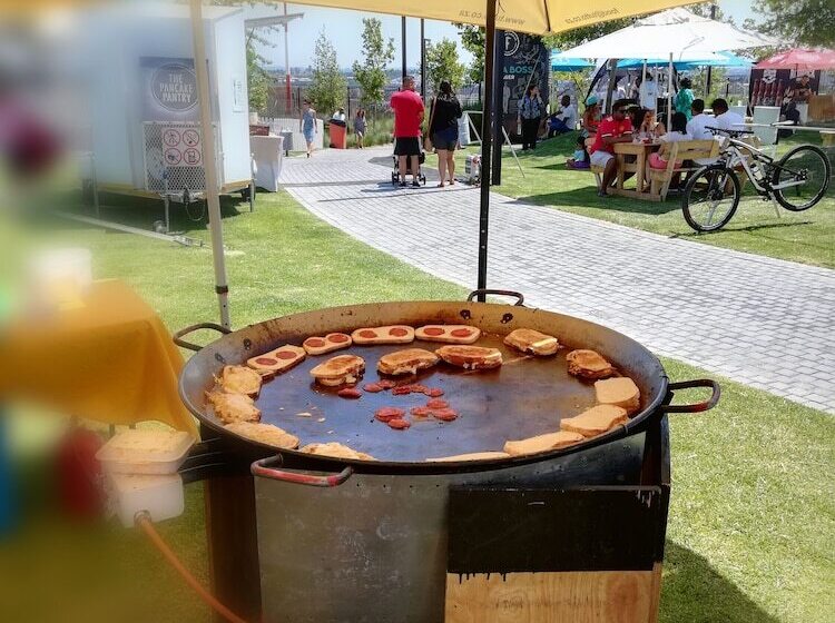 تختخواب و صبحانه Cockpit Guesthouse