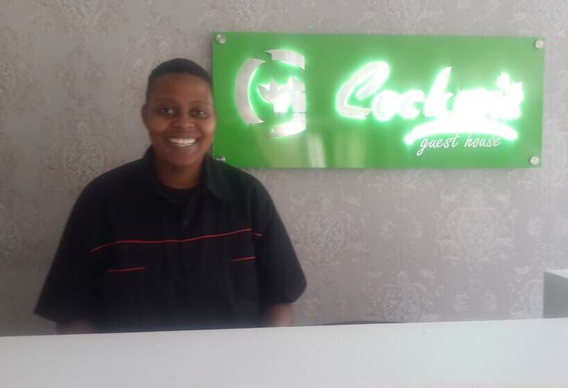 تختخواب و صبحانه Cockpit Guesthouse