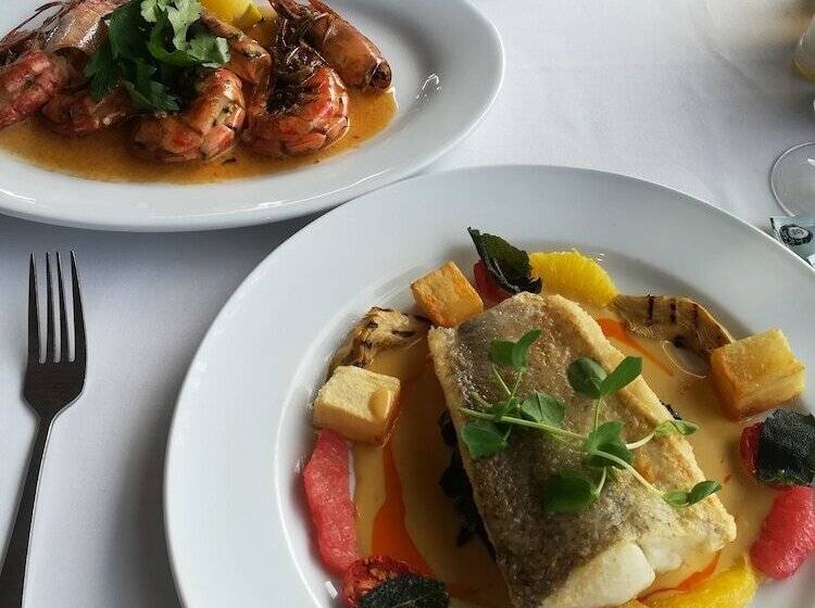 تختخواب و صبحانه Cockpit Guesthouse