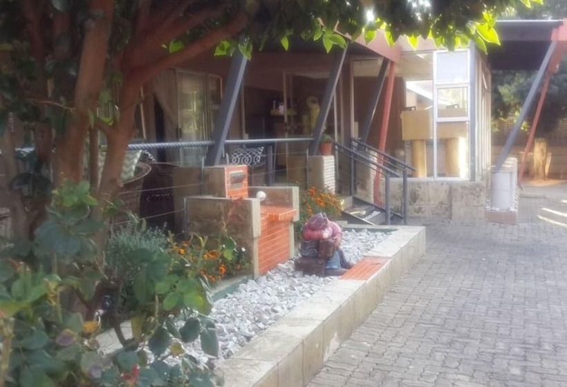 تختخواب و صبحانه Cockpit Guesthouse