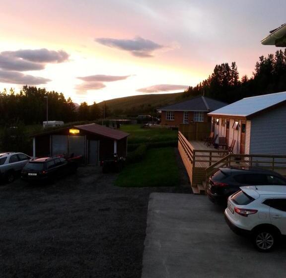 تختخواب و صبحانه Guesthouse Hvitafell