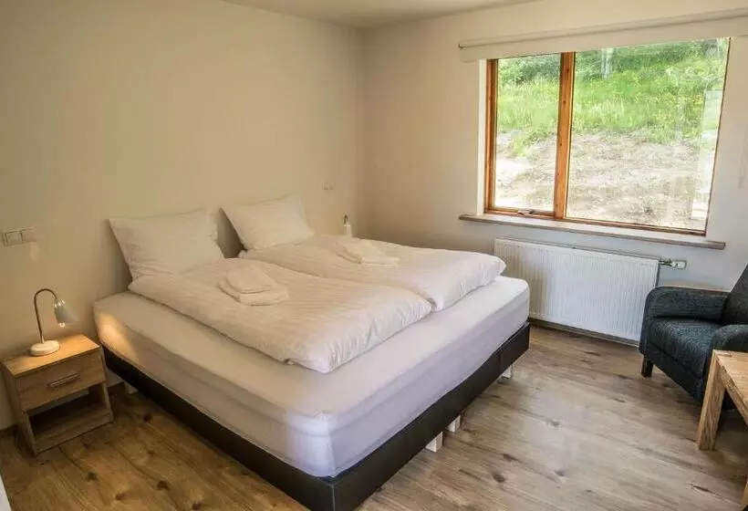تختخواب و صبحانه Guesthouse Hvitafell