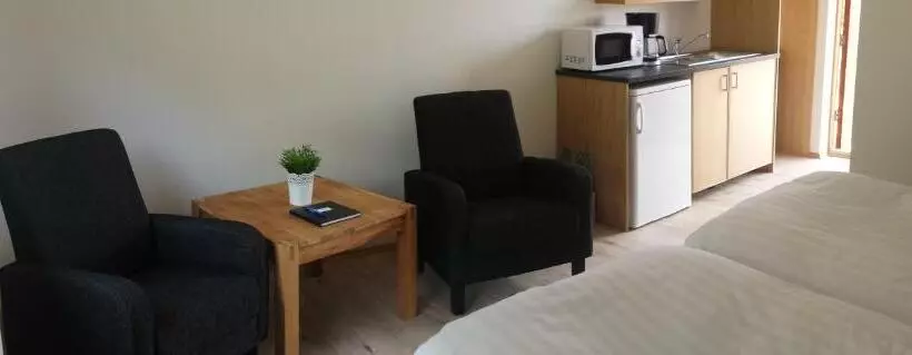 تختخواب و صبحانه Guesthouse Hvitafell