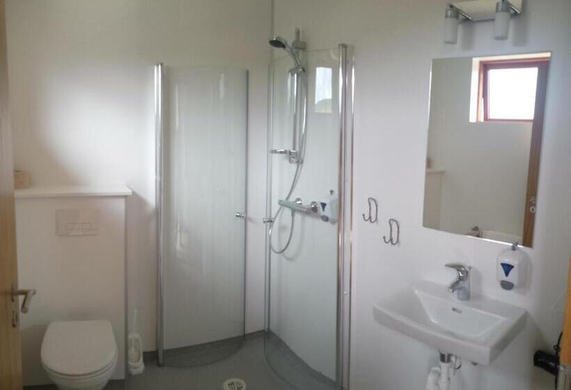 تختخواب و صبحانه Guesthouse Hvitafell