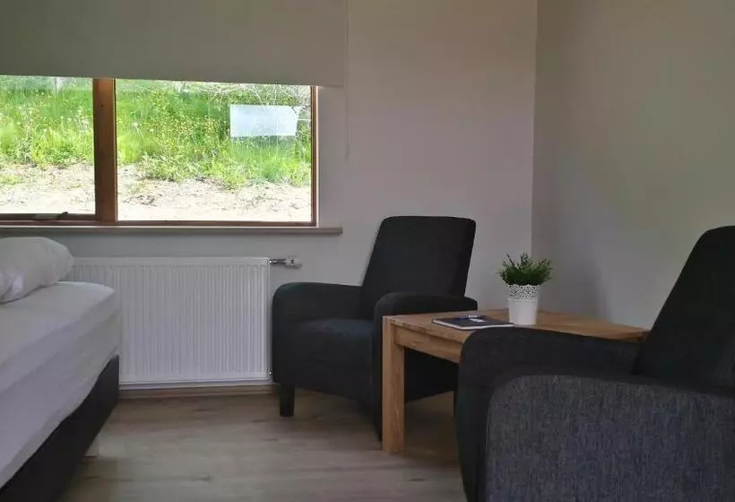 تختخواب و صبحانه Guesthouse Hvitafell